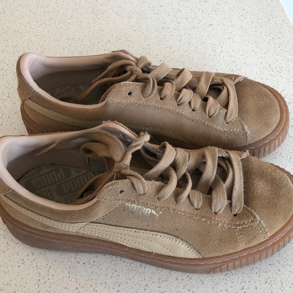 Puma Sneakers. Size 6 WMNS. - Picture 2 of 7